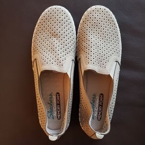 Women's casual slip on shoes